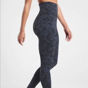 Athleta Elation Textured Tight Sz L